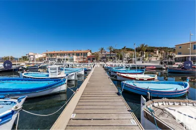 Lease-hold at SIX-FOURS-LES-PLAGES (83140)