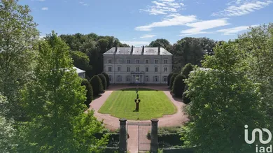 Commercial walls at BEAUPRÉAU-EN-MAUGES (49600)