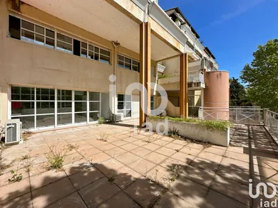 Commercial walls at ARLES (13200)