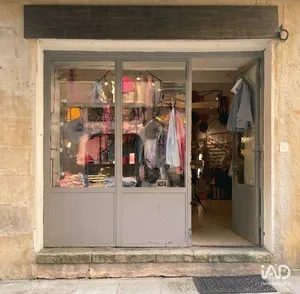 Commercial in UZÈS (30700)