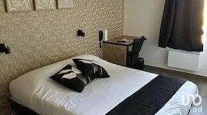 Hotel at JAUX (60880)