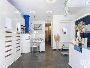 Commercial at BORDEAUX (33000)