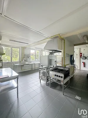 Commercial at FEURS (42110)