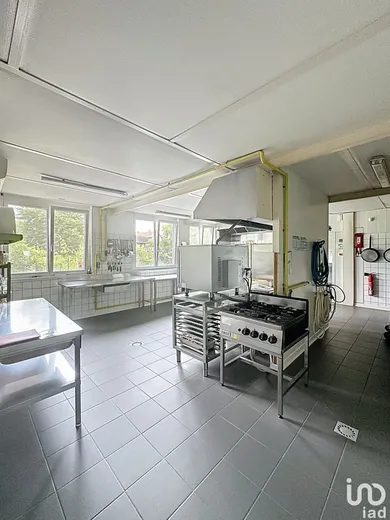 Commercial at FEURS (42110)