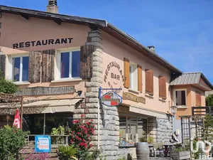 Commercial walls at LE SAUZE-DU-LAC (05160)