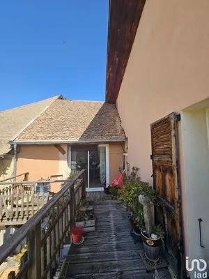 Commercial walls in LE SAUZE-DU-LAC (05160)