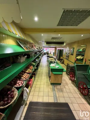 Murs commerciaux à EU (76260)