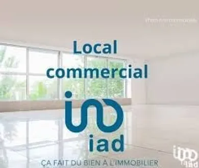 Commercial at SAINT-RAPHAËL (83700)