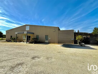 Commercial walls at PIERRELATTE (26700)