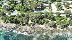 Commercial walls at ROQUEBRUNE-SUR-ARGENS (83380)