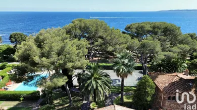 Commercial walls in ROQUEBRUNE-SUR-ARGENS (83380)
