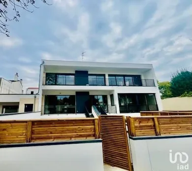 Apartment in BORDEAUX (33000)