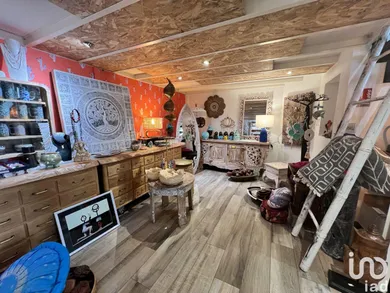 Commercial walls at SAINT-RAPHAËL (83700)