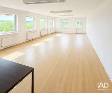 Office in SAINT-VICTORET (13730)