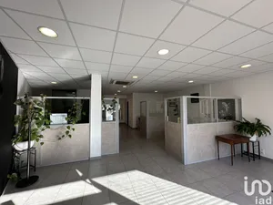 Commercial at LE THOLONET (13100)