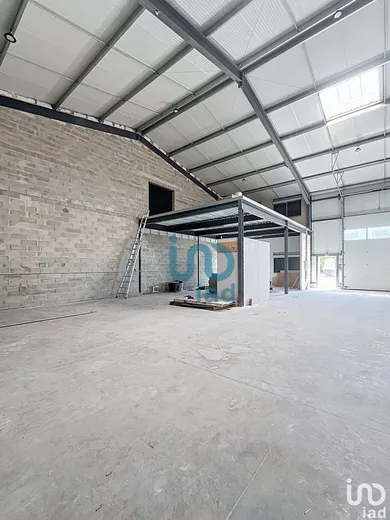 Murs commerciaux à PRINGY (77310)