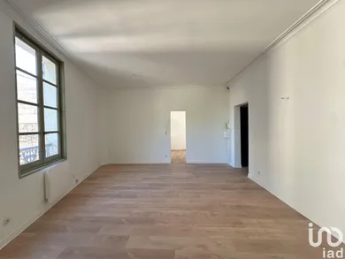 Apartment in UZÈS (30700)
