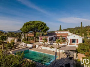 House at HYÈRES (83400)