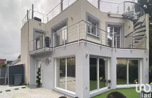 House at LE HOULME (76770)