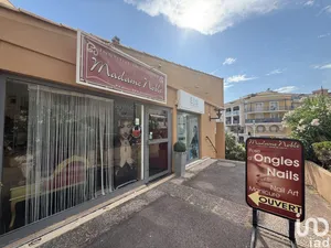 Commercial walls at SAINTE-MAXIME (83120)