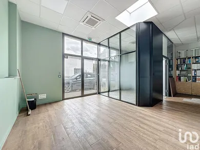Commercial in SAINT-PRIEST (69800)