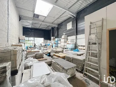 Boutique/Local commercial à VILLECRESNES (94440)