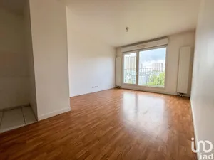 Apartment in L'HAŸ-LES-ROSES (94240)