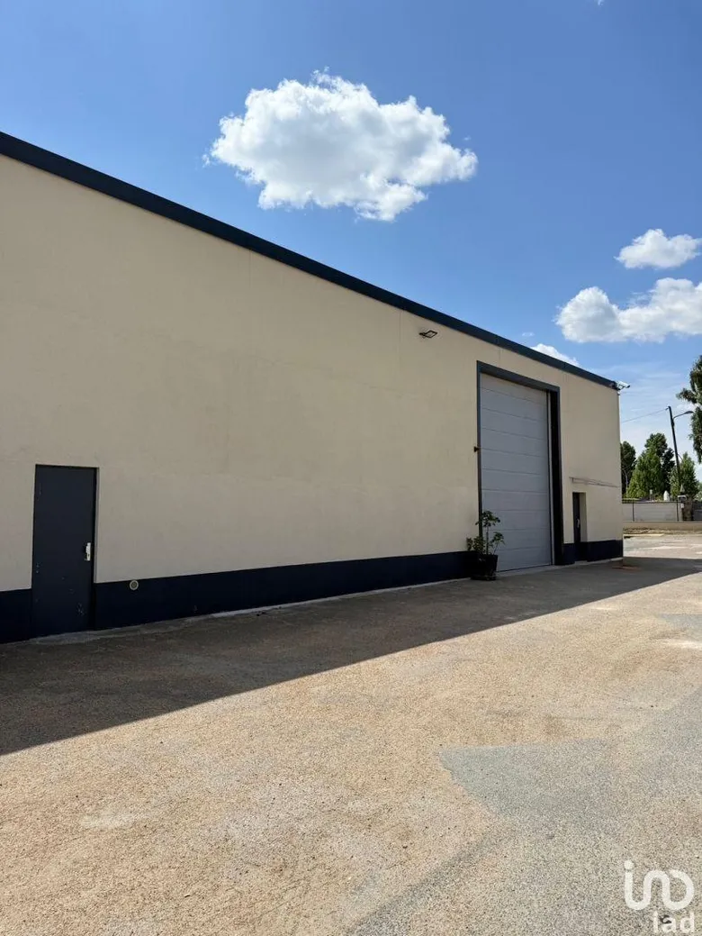 Local commercial 480 m² · à Wissous · 480 m² · 6 230 €/mois