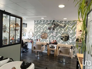 Commercial walls at FONTENAY-TRÉSIGNY (77610)