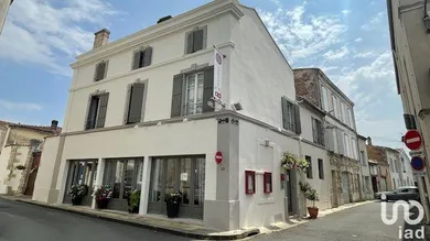 Hotel restaurant in SAINT-JEAN-D'ANGÉLY (17400)