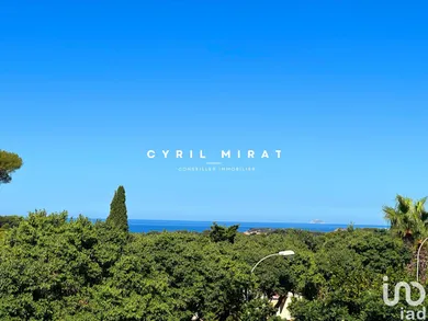 Commercial walls in SANARY-SUR-MER (83110)