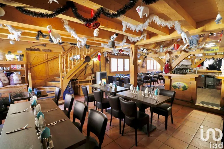 Local commercial 210 m² · à Risoul · 210 m² · 294 300 €