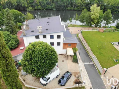 Commercial walls in SAINT-HILAIRE-SAINT-MESMIN (45160)