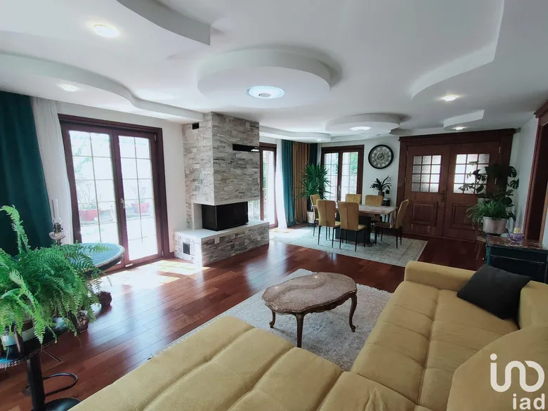 Maison 8 pièces 215 m² · à Morangles · 215 m² · 594 000 €