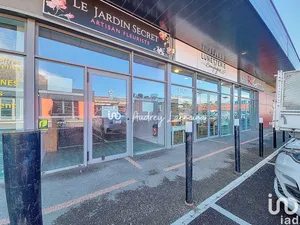 Commercial walls at ROUJAN (34320)