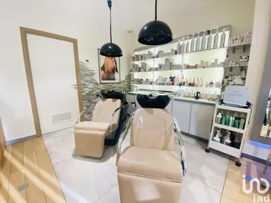 Commercial at JUAN-LES-PINS (06160)