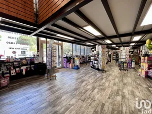 Commercial walls at FRÉJUS (83600)