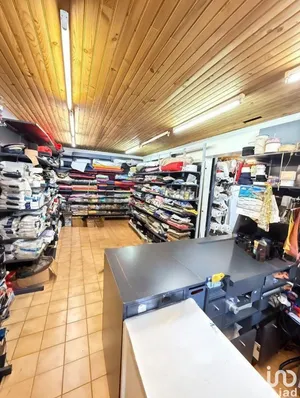 Commercial walls at PROVINS (77160)