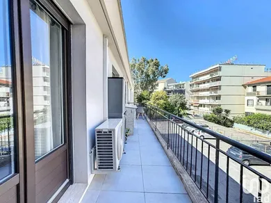 Appartement à JUAN-LES-PINS (06160)