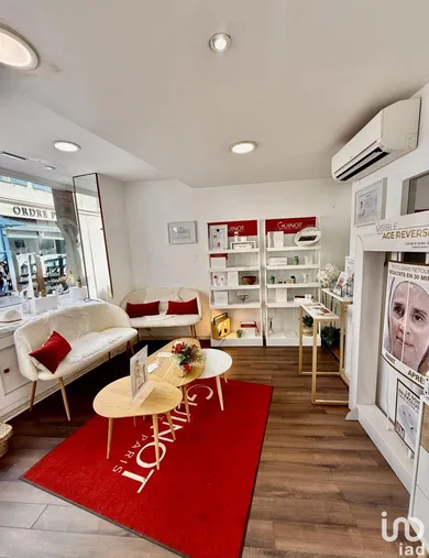 Commercial in FRÉJUS (83600)