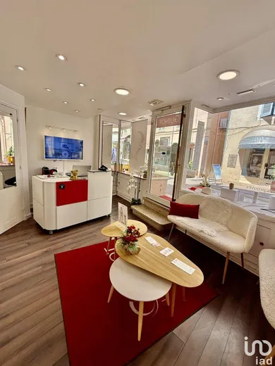 Commercial in FRÉJUS (83600)
