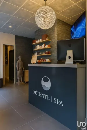 Commercial walls at LE VÉSINET (78110)
