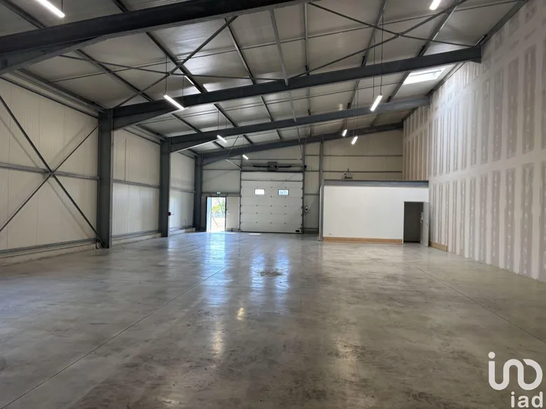 Local commercial 2 pièces 398 m² · à Soullans · 398 m² · 2 200 €/mois
