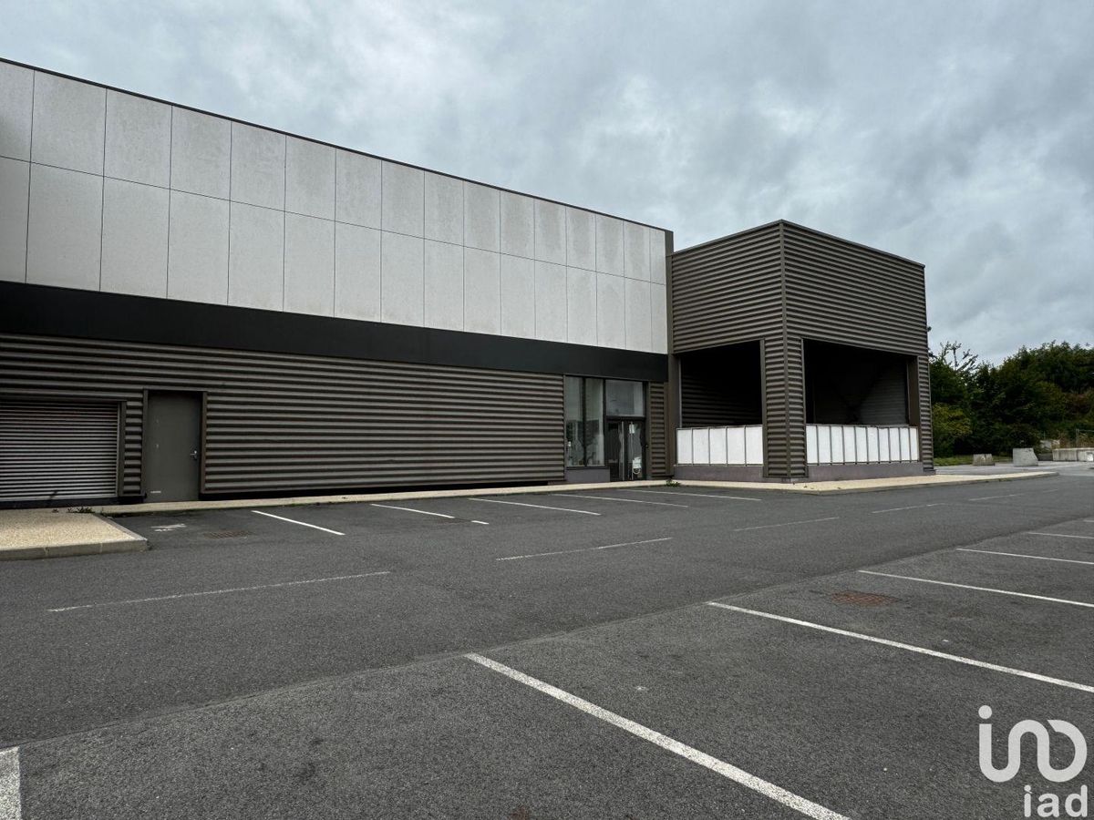 Boutique/Local commercial de 180 m² à VILLABÉ (91100)