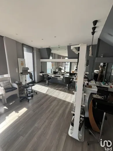 Commercial at LOCMINÉ (56500)