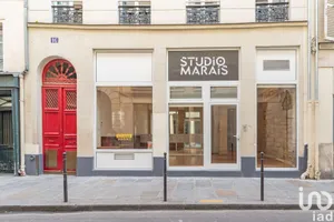 Commercial walls at PARIS (75004)