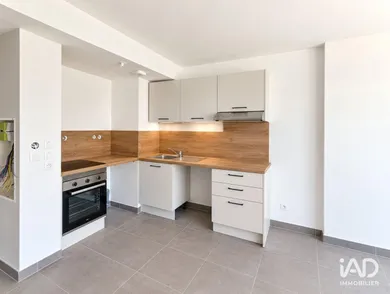 Appartement à MONTEUX (84170)