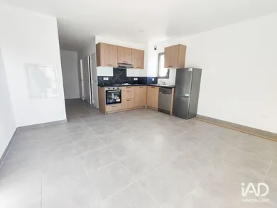 Apartment in SARRIANS (84260)