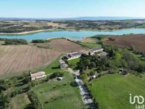 Commercial walls at CASTELNAUDARY (11400)