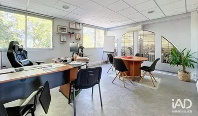 Commercial walls in VENELLES (13770)